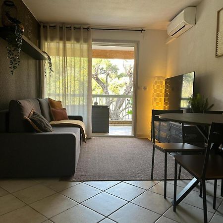 Appartement Residence Santa Barbara Avec Piscine Et A 750M De La Plage Cavalaire-sur-Mer Eksteriør bilde
