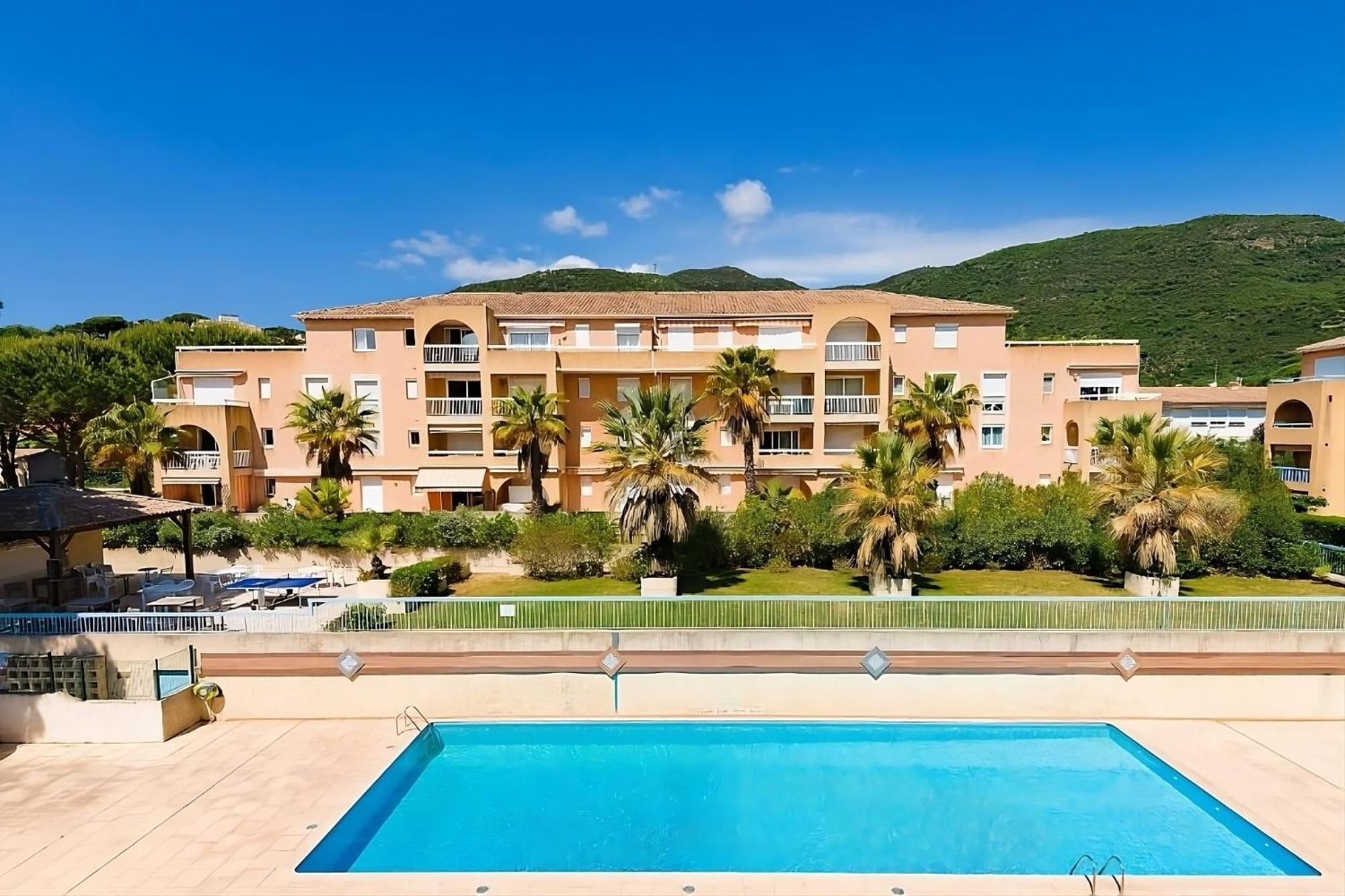 Appartement Residence Santa Barbara Avec Piscine Et A 750M De La Plage Cavalaire-sur-Mer Eksteriør bilde