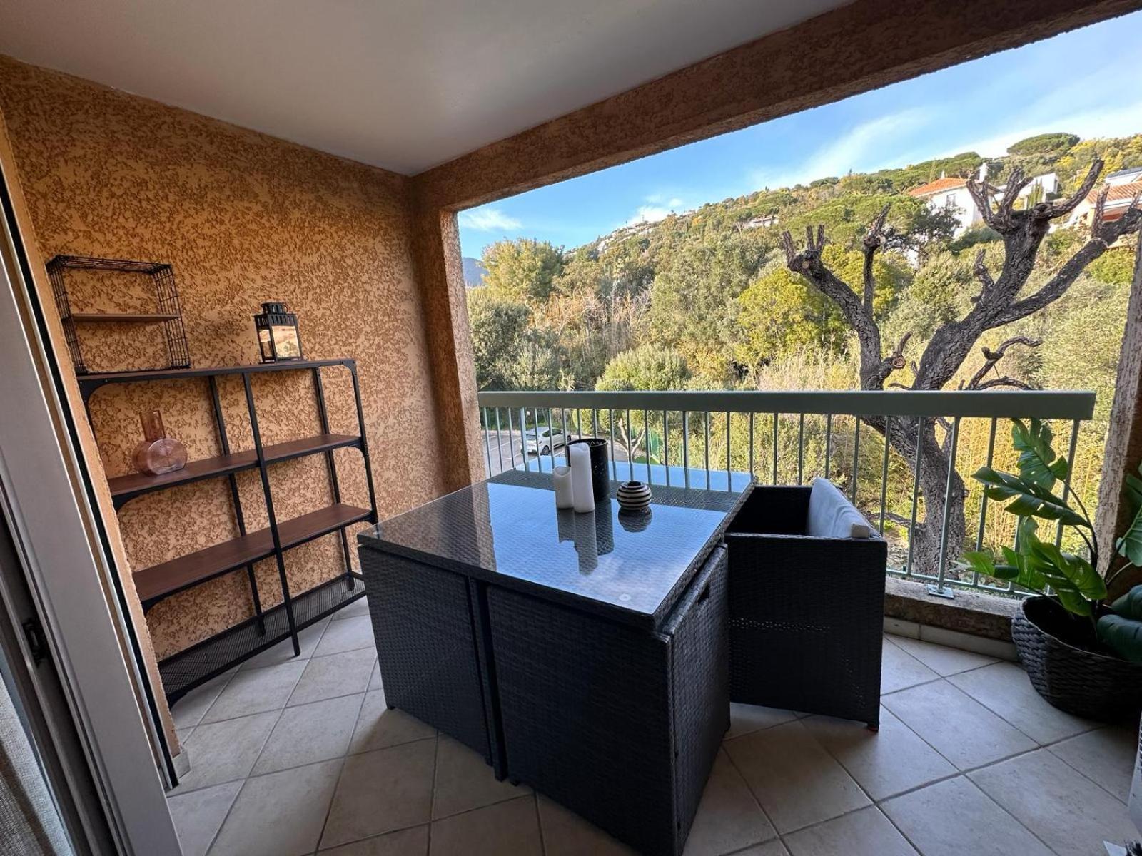 Appartement Residence Santa Barbara Avec Piscine Et A 750M De La Plage Cavalaire-sur-Mer Eksteriør bilde